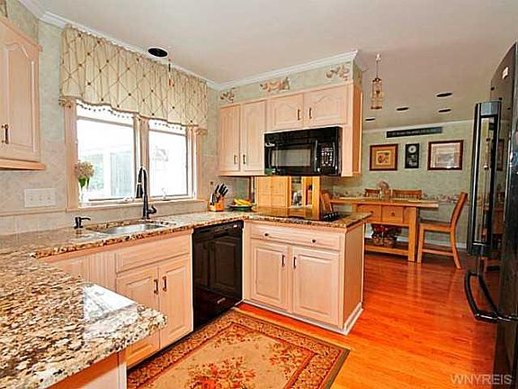 4th image of 388 Evergreen Dr