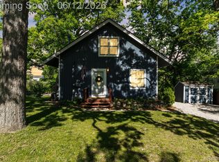 920 Hickory Ridge Cir, Milford, MI 48380
