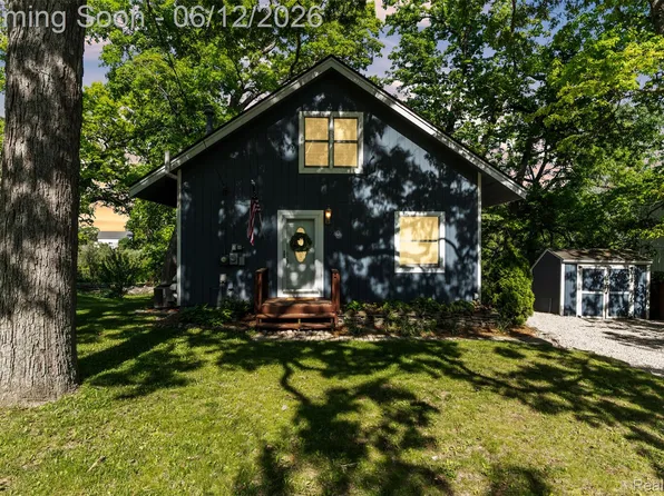920 Hickory Ridge Cir, Milford, MI 48380