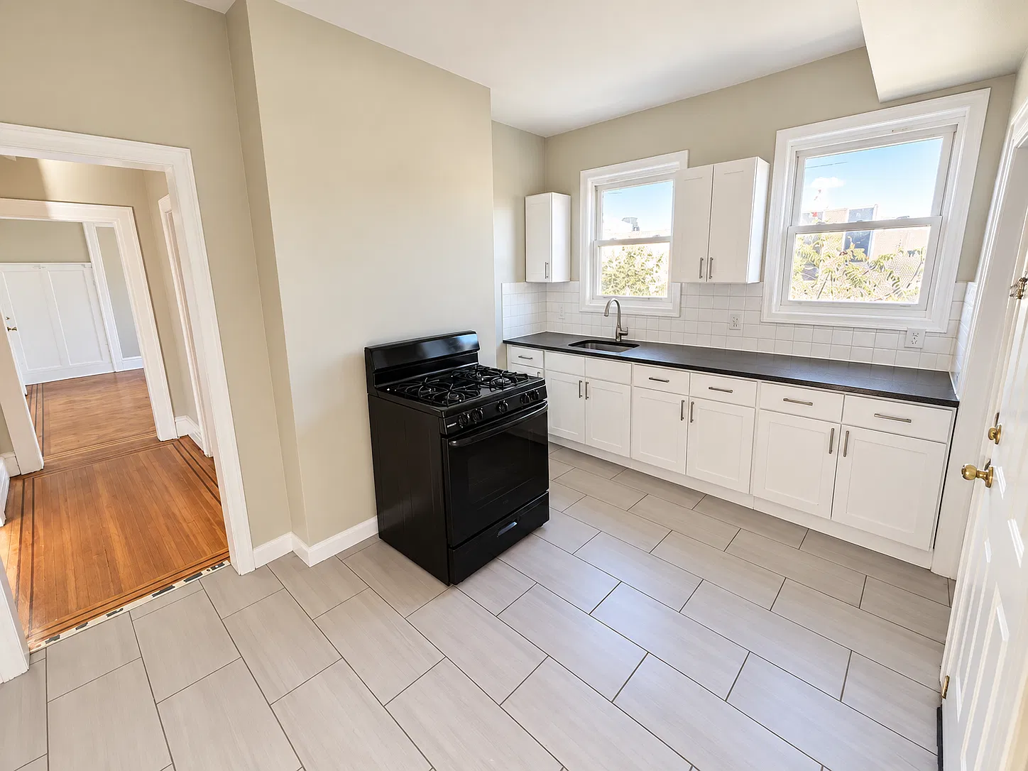 3 bed, 1200 sqft, $2,095 — Photo 2