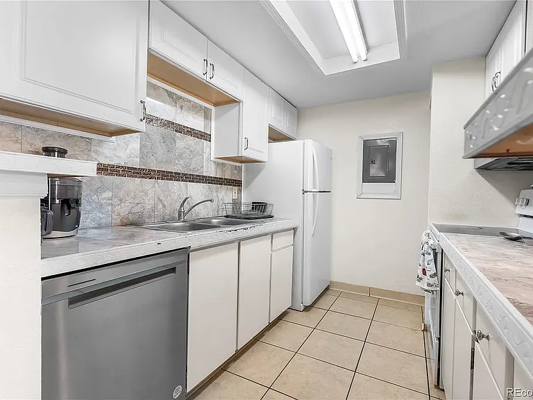 921 S Walden St #105 — Photo 6
