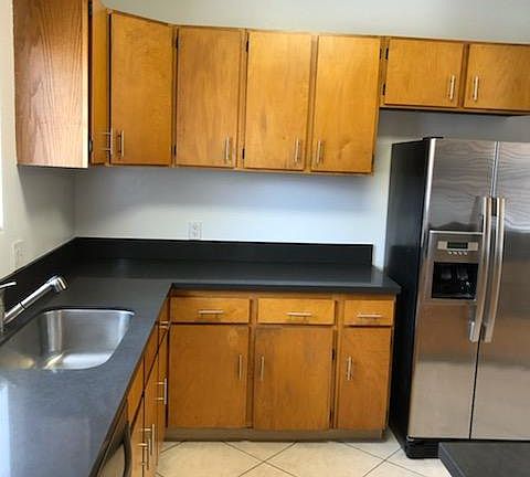 3rd image of 6638 Vineland Ave
