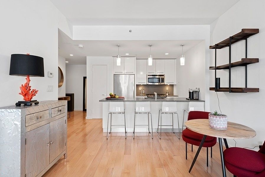 1st image of 517 W 46th St APT 503