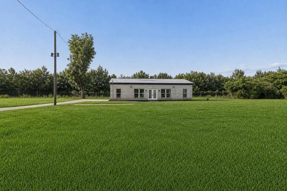 1st image of 638 Kelly Ln