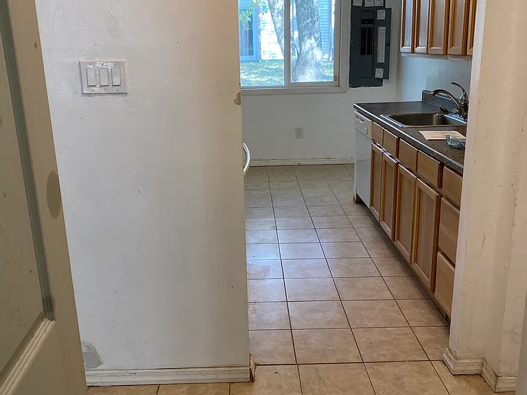 2137 Rhododendron Ct — Photo 5
