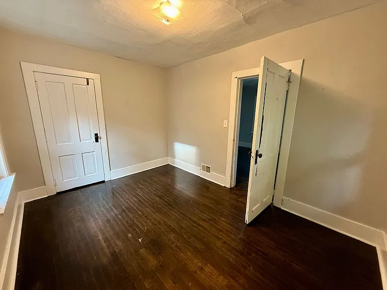 415 Weston Ave — Photo 11