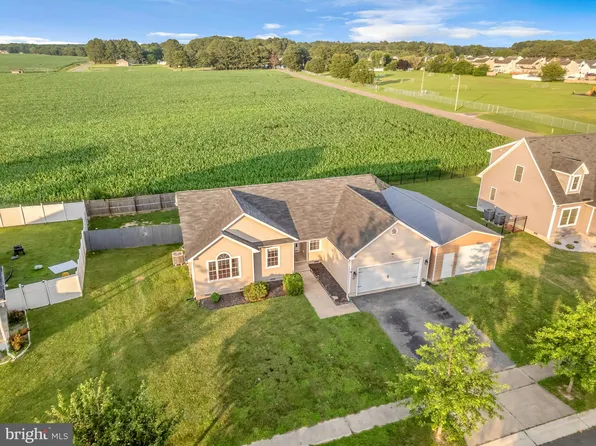 15 Ridgeway Dr, Ridgely, MD 21660