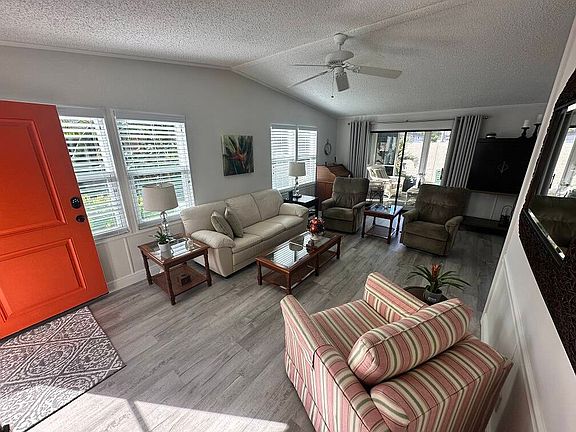 4th image of 1093 La Paloma Blvd