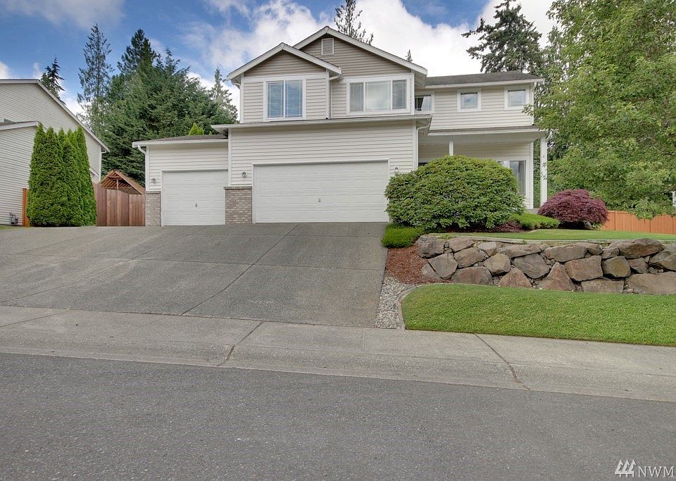 1st image of 11310 210th Avenue Ct E
