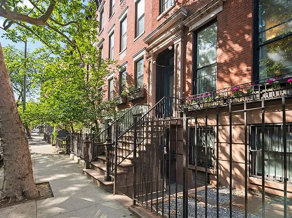 321 E 6th St #Townhouse, New York, NY 10003