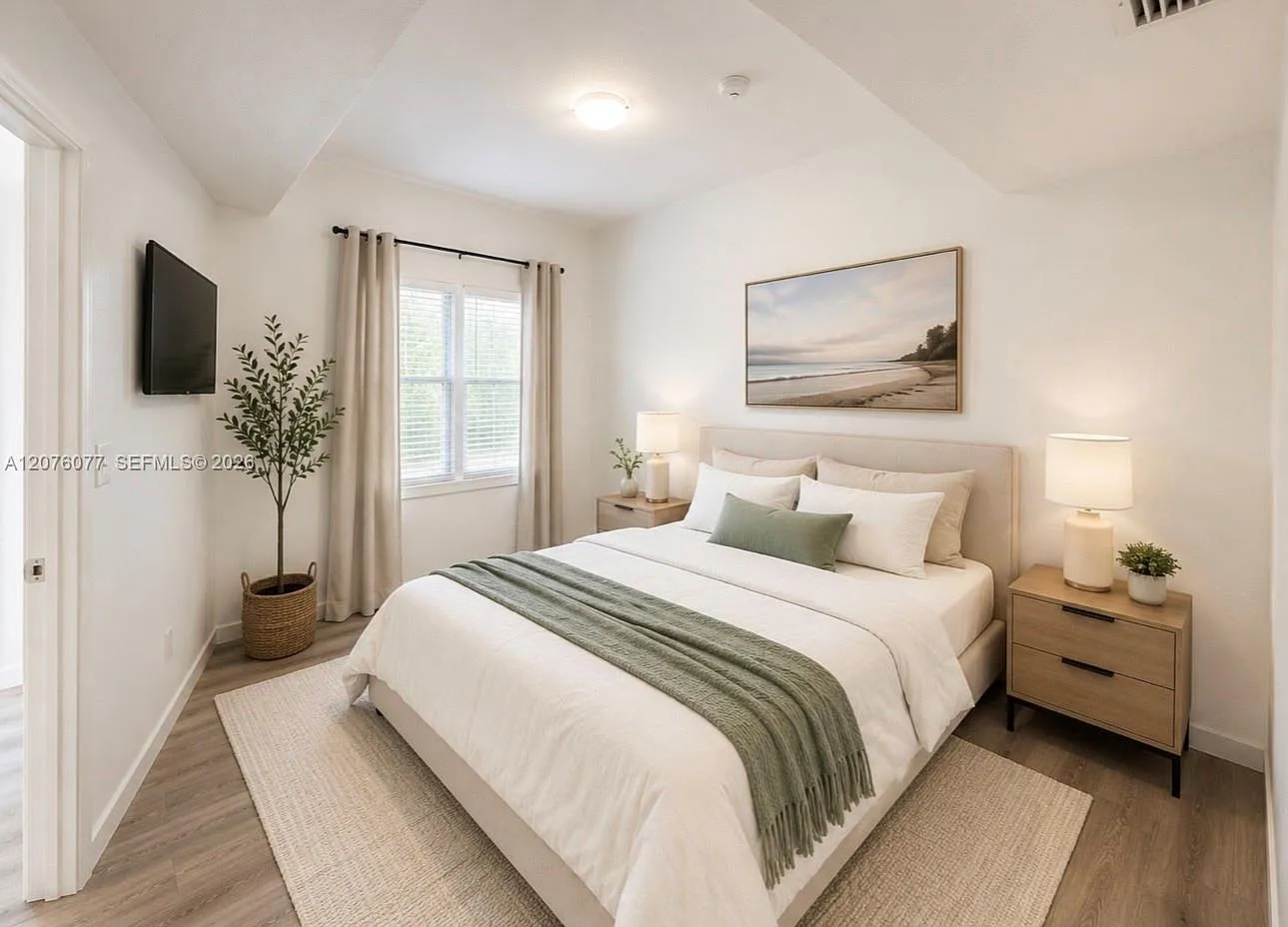 First Deco Condo — Photo 4