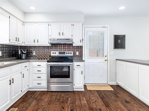 3rd image of 1199 Portland Dr