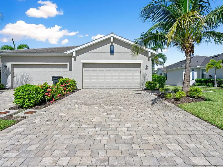 4288 Lemongrass Dr — Photo 1