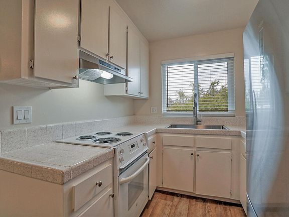 5th image of 470 Boynton Ave APT 30