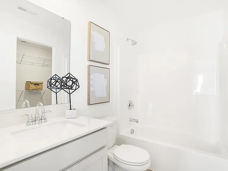 1056 Beck Way — Photo 3