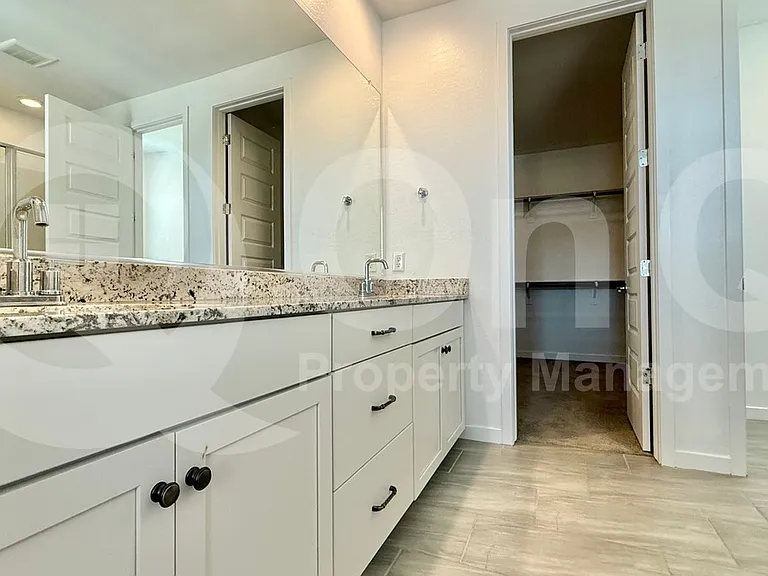 5933 S 25th Ln — Photo 18