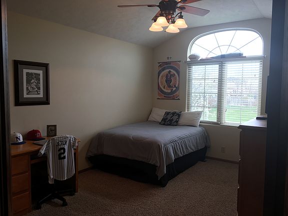 3rd image of 1011 Larkspur Dr