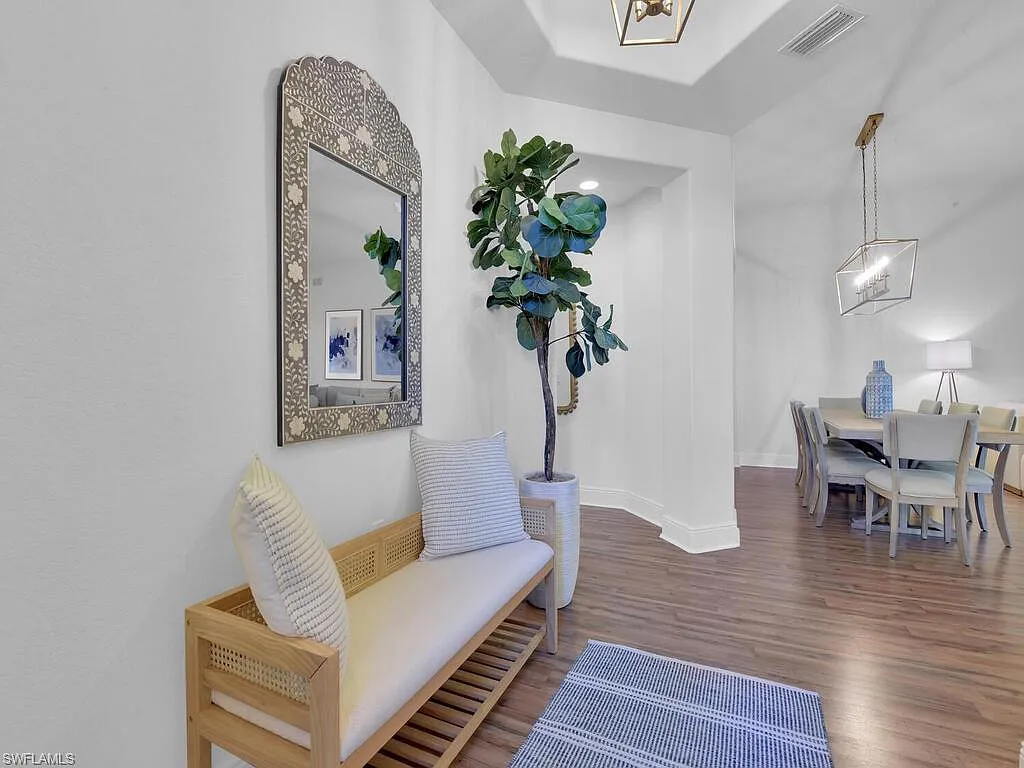 3 bed, 3.0 bath, 2502 sqft, $9,000 — Photo 4