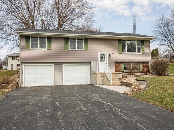 417 W Dewey St, Cuba City, WI 53807