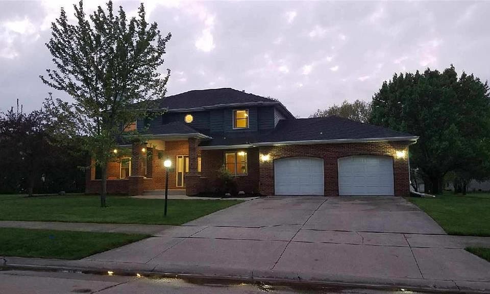 1st image of 4 Saint Emily Dr