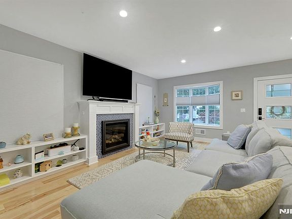 2nd image of 106 Lake St