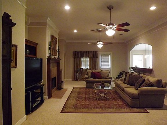 View of Open Concept & SPACIOUS Family Room... approximately 17X26.