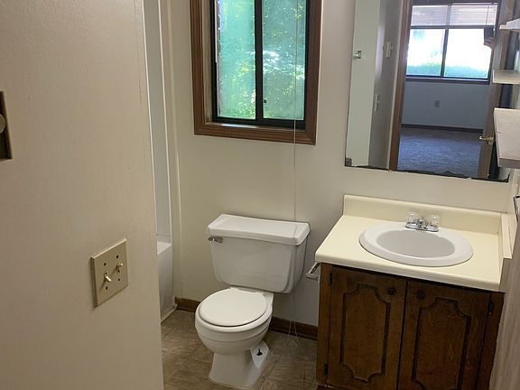 5th image of 818 Creekside Dr APT 3