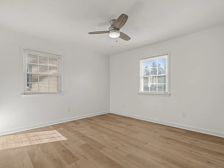 Summercrest Apartments — Photo 14