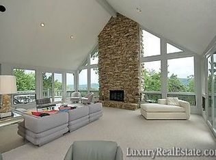 101 Ridge Ln, Flat Rock, NC 28731