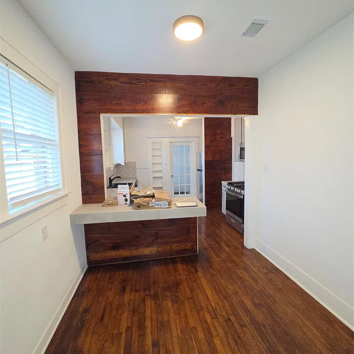 3 bed, 2.0 bath, 1446 sqft, $2,600 — Photo 3