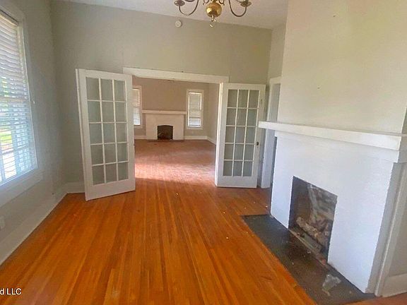 4th image of 217 E Center St