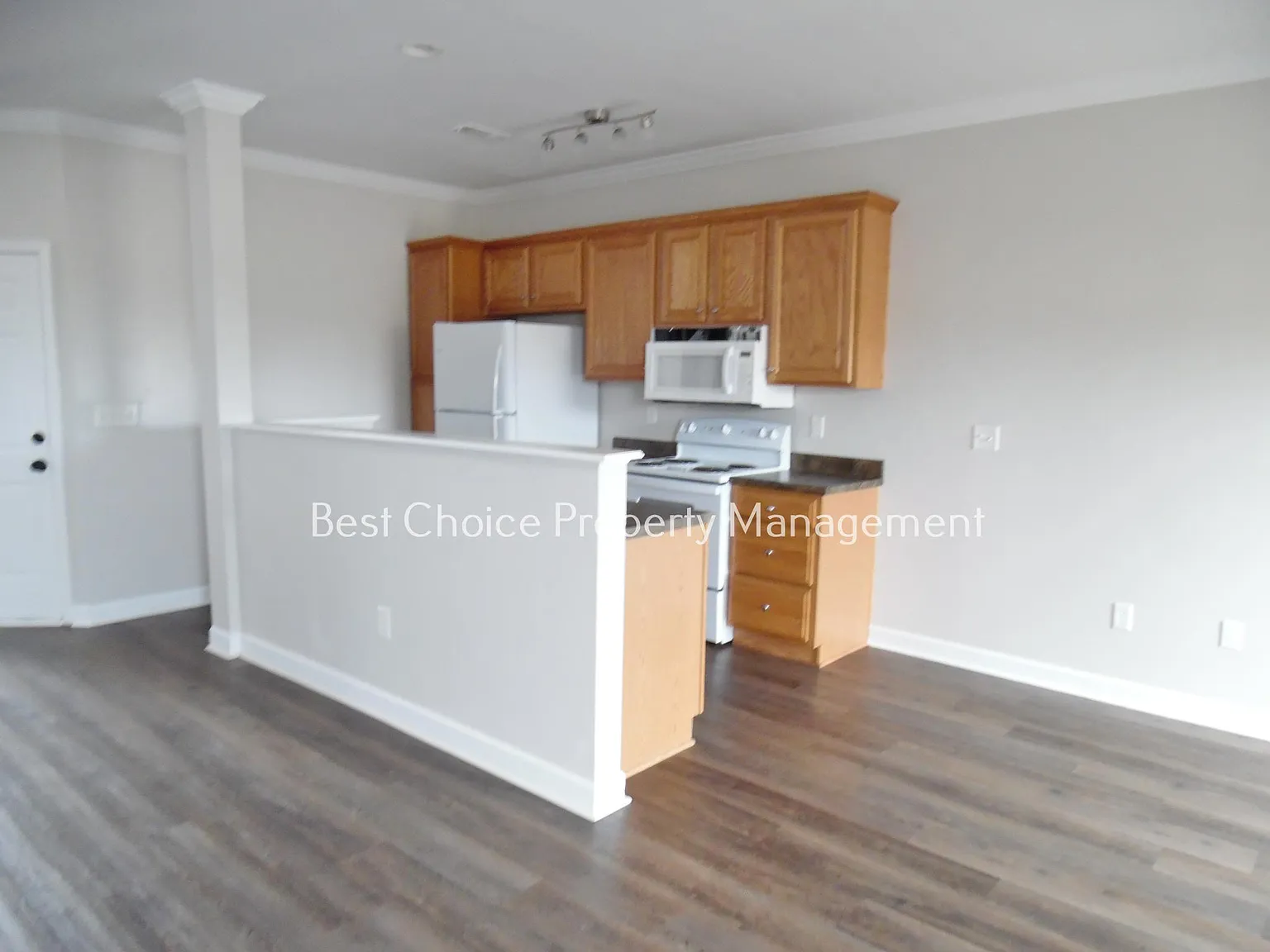 3 bed, 2.5 bath, 1650 sqft, $1,650 — Photo 2