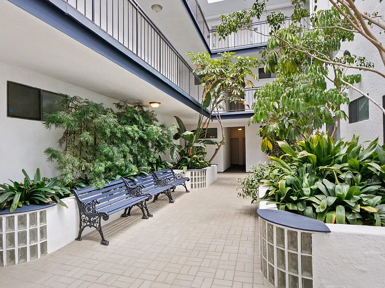 Park Overland Apartments — Photo 34