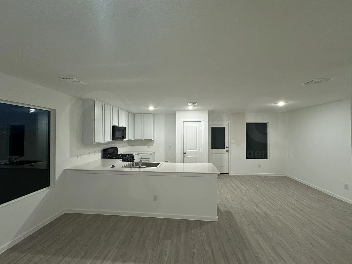 3 bed, 2.0 bath, 1268 sqft, $1,899 — Photo 4