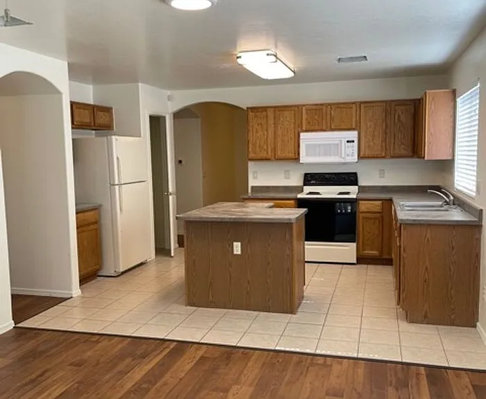 2057 W Silver Meadow Pl — Photo 5