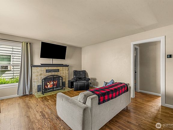 5th image of 1219 N Ashland