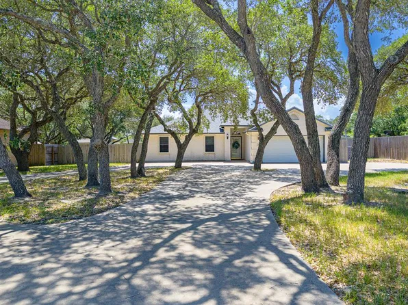 113 Oaktree St, Rockport, TX 78382