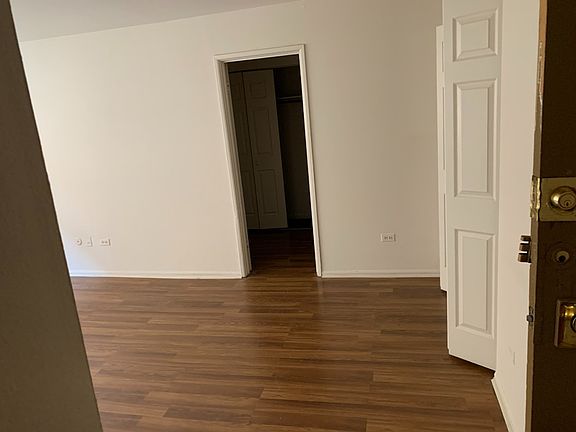 4th image of 6128 N Kenmore Ave #204