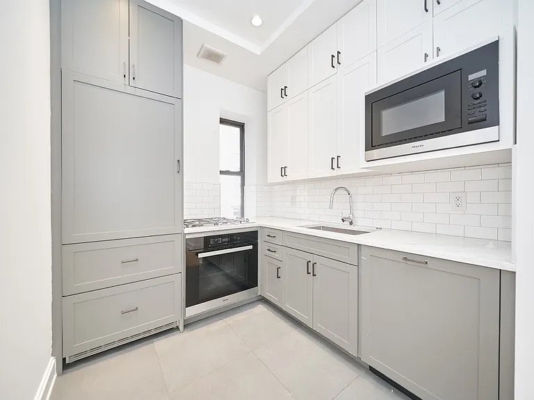 325 W 93rd St #1A — Photo 3