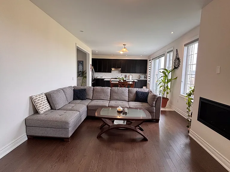 62 Angus Morton Cres — Photo 9