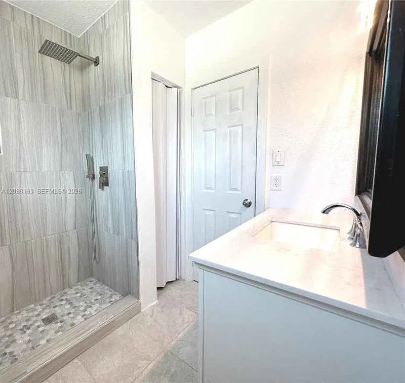 2115 Nw 185th St # A Miami Gardens, Fl 33056 — Photo 4
