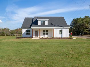 521 S Lincoln St, Coats, NC 27521