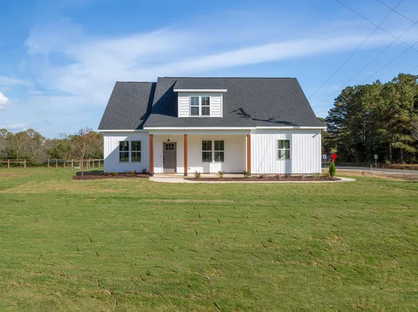521 S Lincoln St, Coats, NC 27521