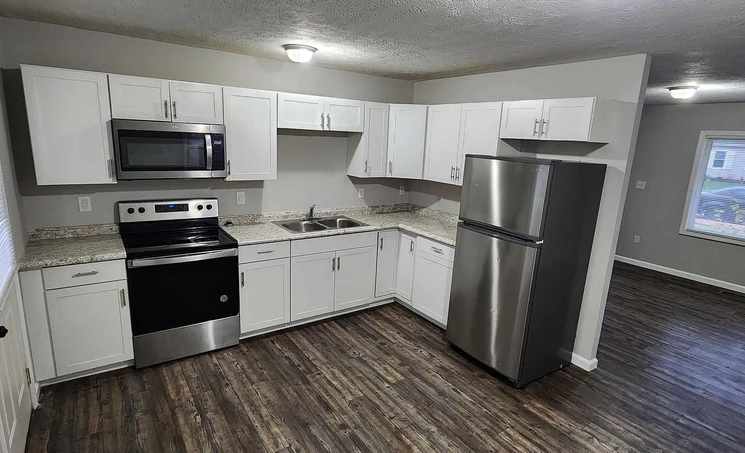 3 bed, 864 sqft, $1,295 — Photo 1
