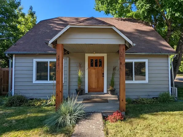 48121 Commercial St, Oakridge, OR 97463