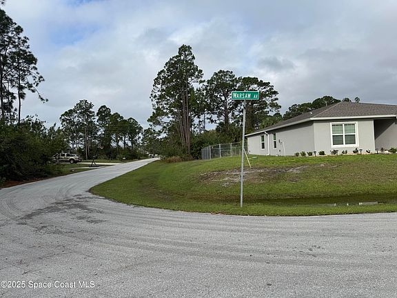 2nd image of 1206 Larkspur St SE