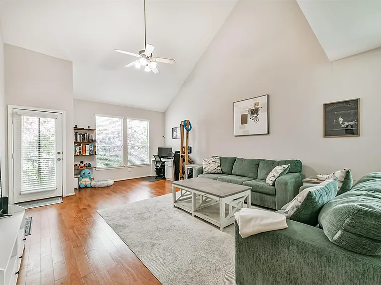 1715 Stuart St — Photo 7