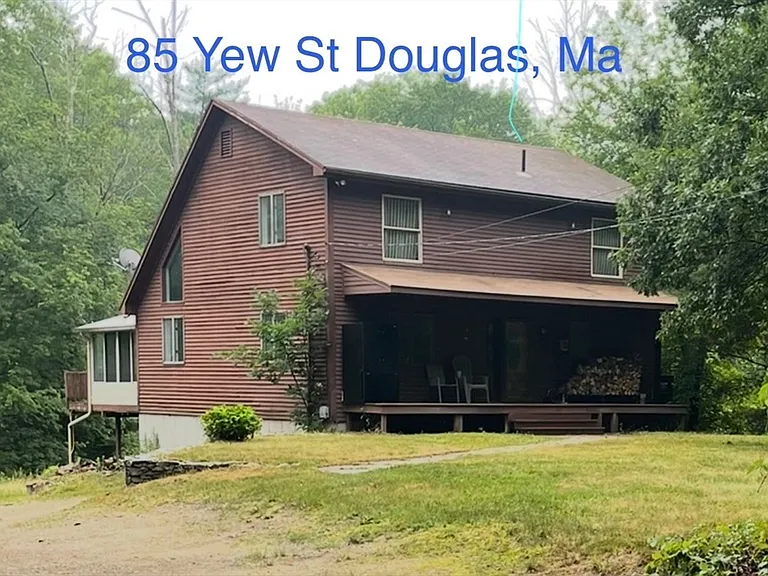 85 Yew St — Photo 1