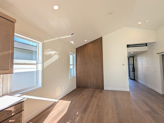 5th image of 2471 Ross Rd #B