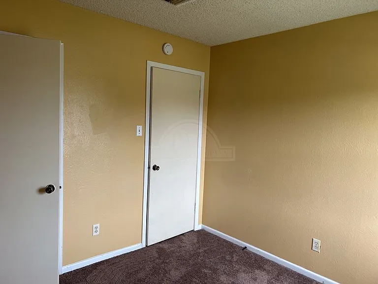 820 Michelle Dr — Photo 25